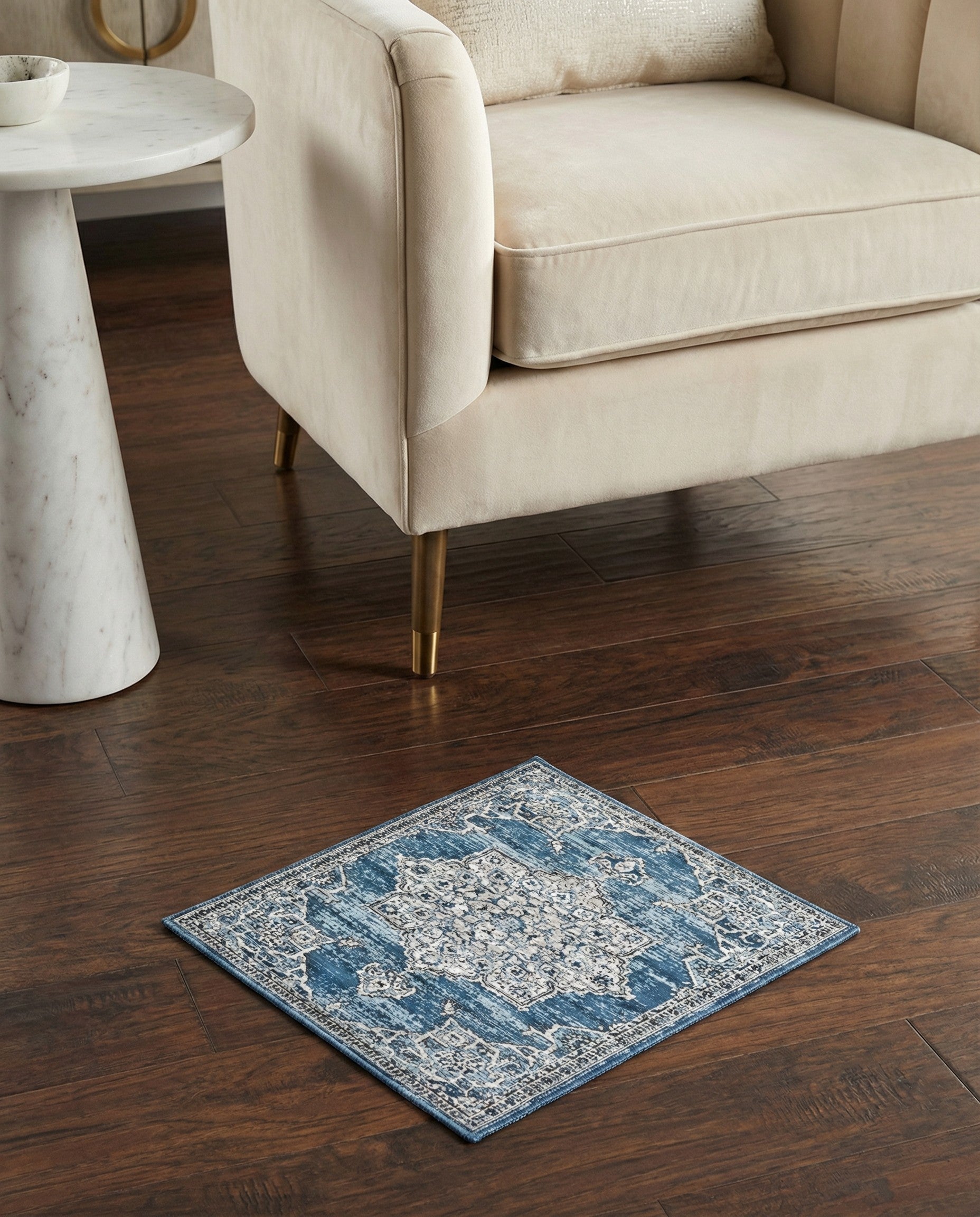 1' 4 x 1' 4 Nyla Sample Rug