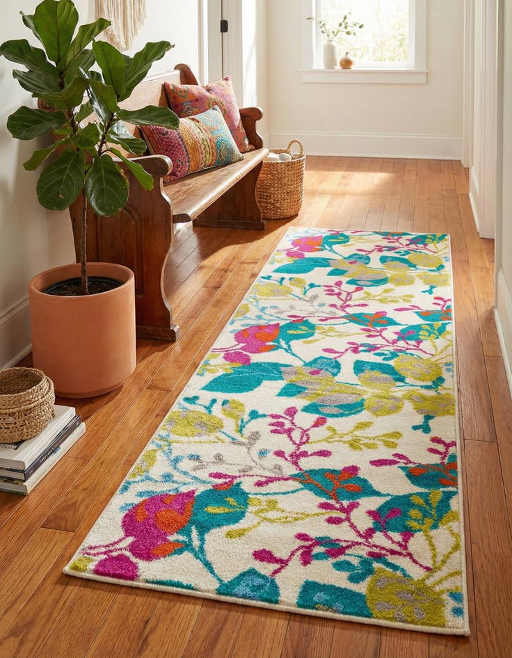 Detail image of 2' x 6' Azalea Runner Rug