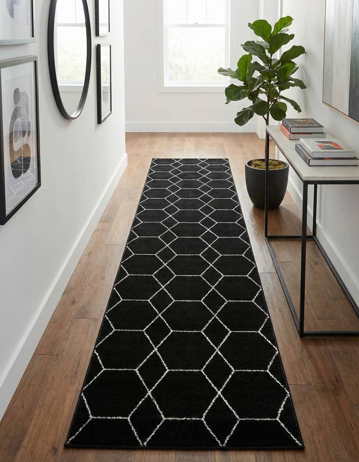 Detail image of 3' 3 x 16' 5 Lattice Frieze Runner Rug