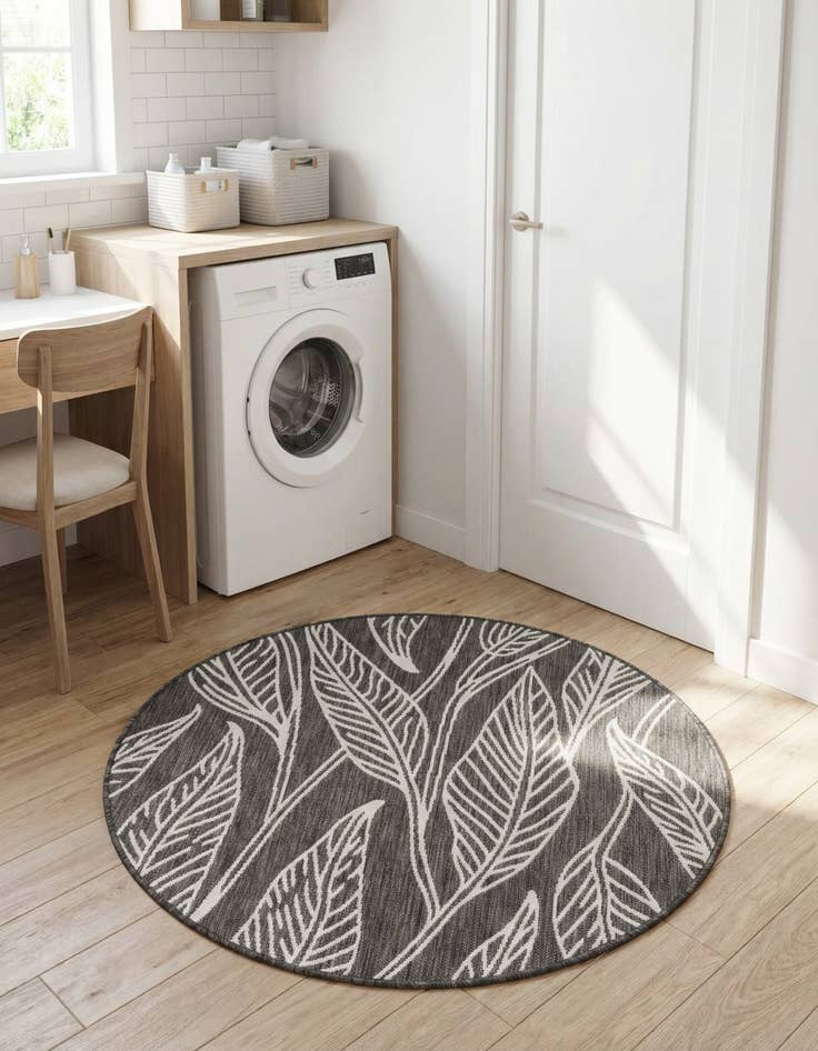 Detail image of 4' x 4' Washable Botanical Indoor / Outdoor Round Rug