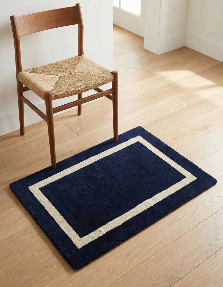 Detail image of 2' 2 x 3' 1 Jill Zarin Border Wool Rug