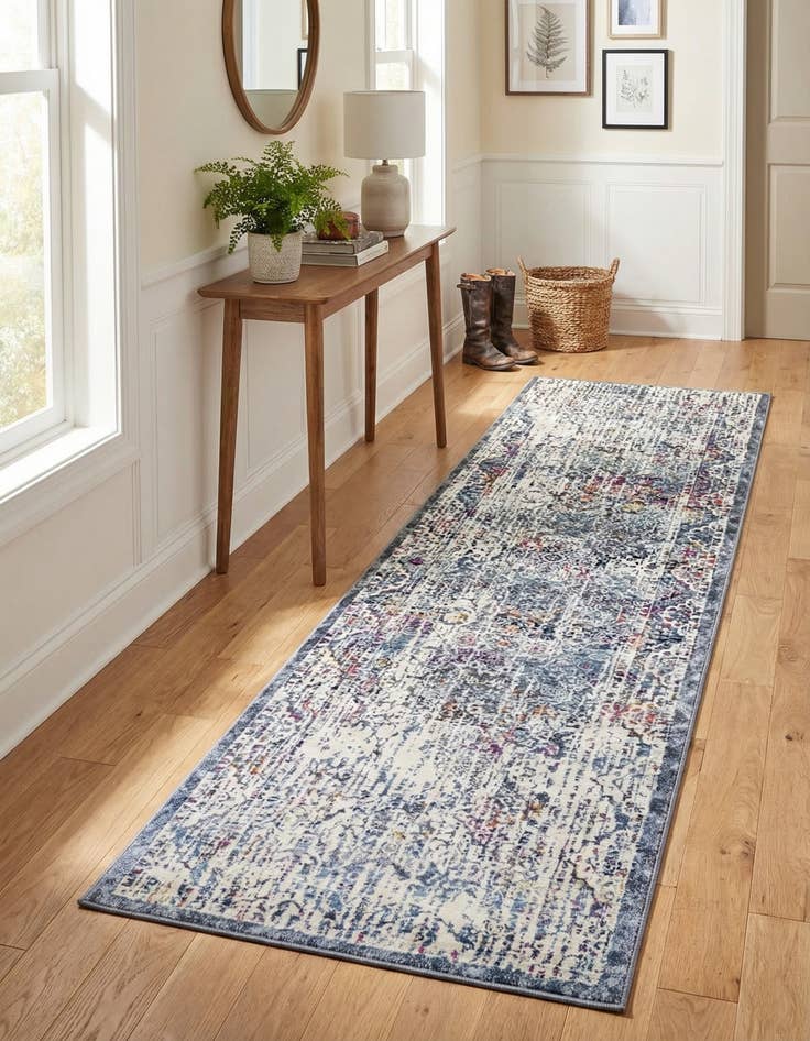 Detail image of 2' 7 x 9' 10 Budapest Runner Rug