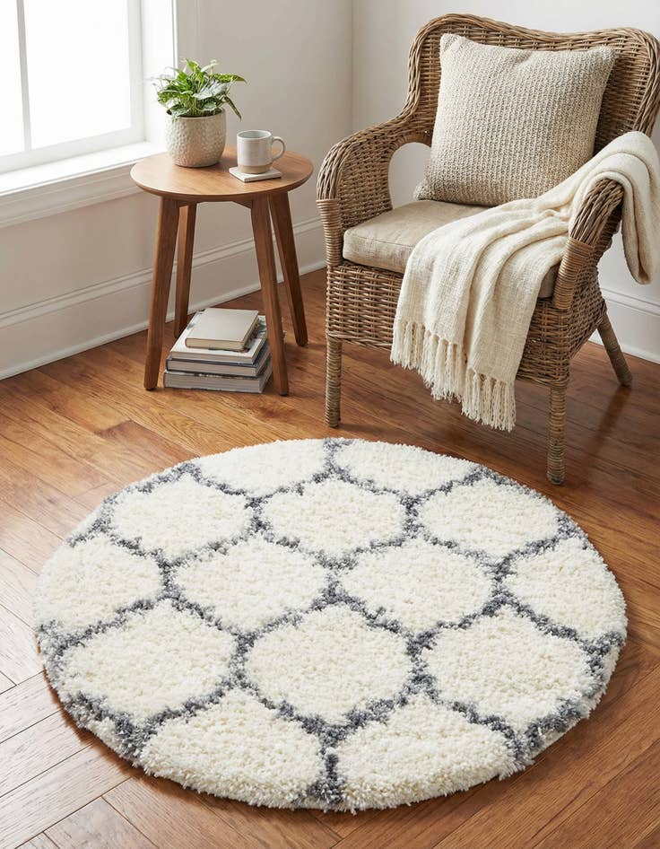 Detail image of 3' 3 x 3' 3 Lagom Shag Round Rug
