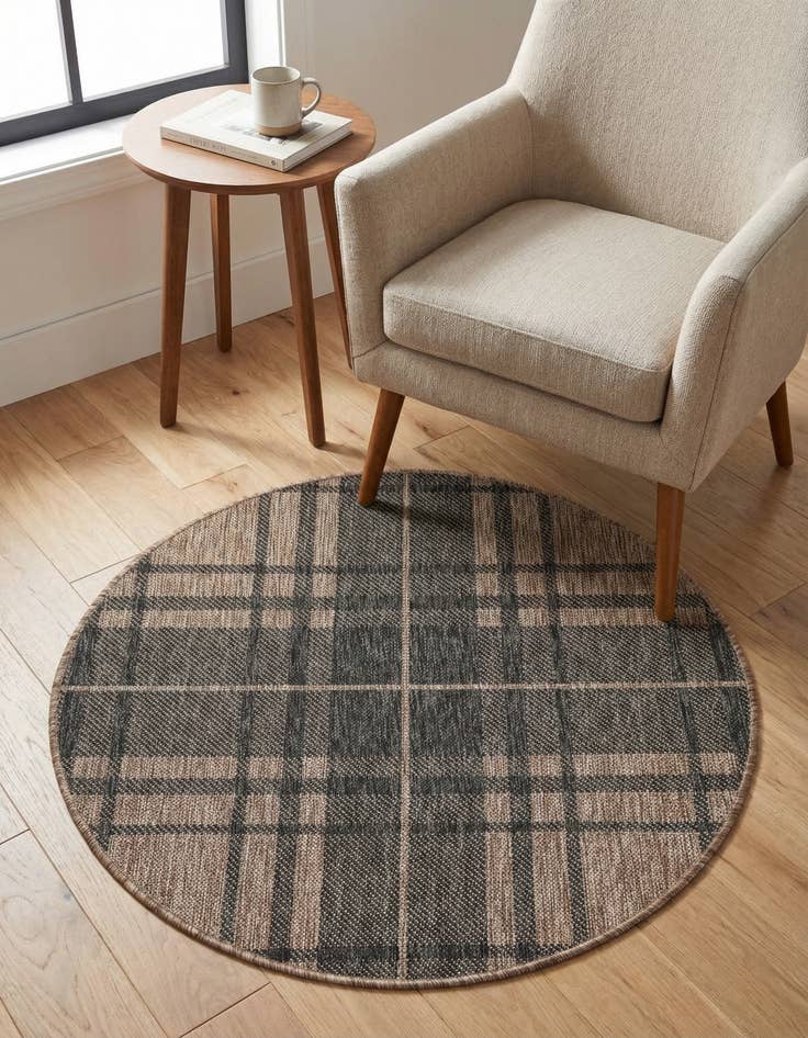 Detail image of 3' x 3' Washable Checkered Indoor / Outdoor Round Rug