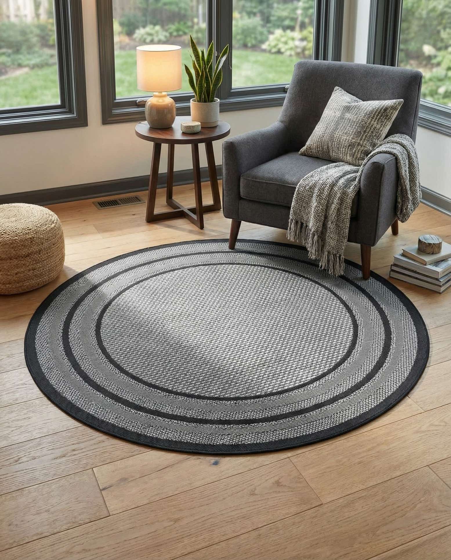 5' 3 x 5' 3 Easy-Clean Border Indoor / Outdoor Round Rug