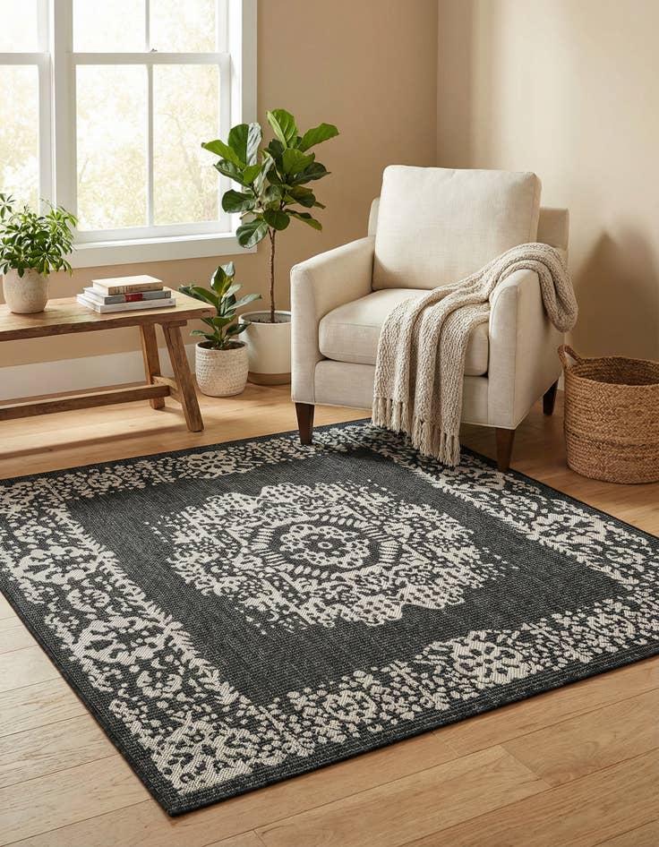 Detail image of 5' 3 x 5' 3 Washable Traditional Indoor / Outdoor Square Rug