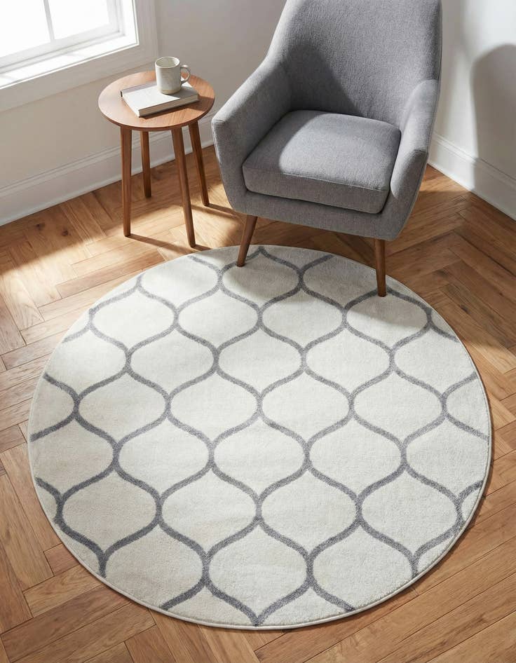 Detail image of 4' x 4' Lattice Frieze Round Rug