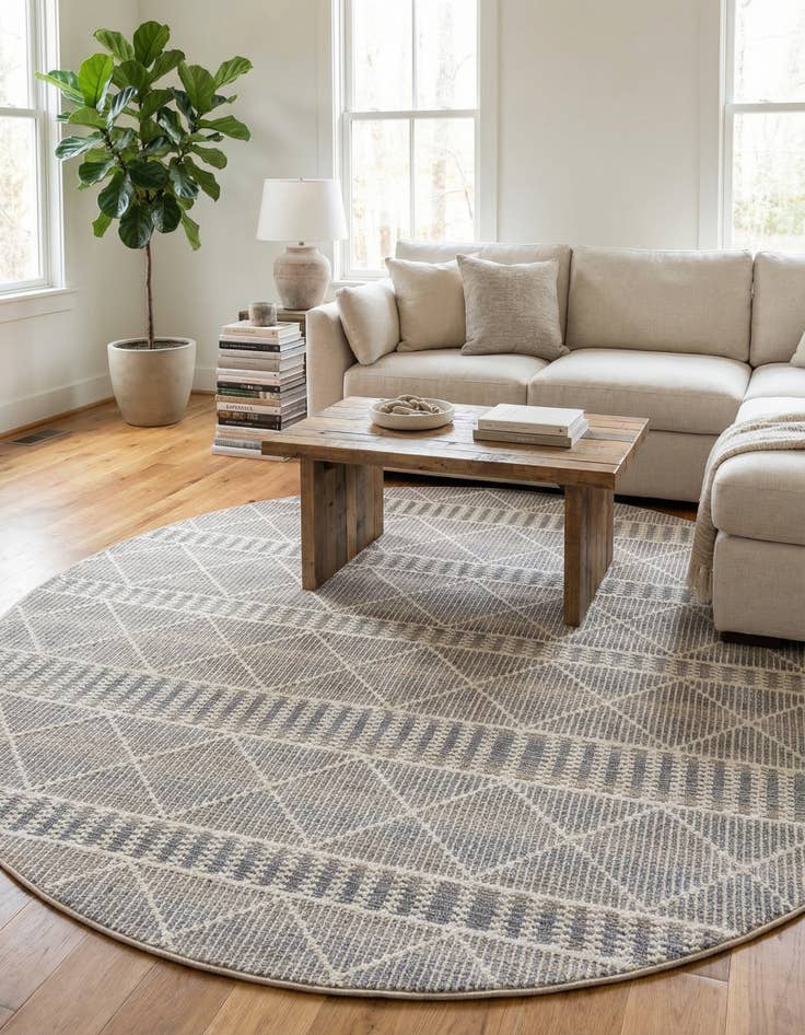 Detail image of 7' 10 x 7' 10 Washable Lattice Indoor / Outdoor Round Rug