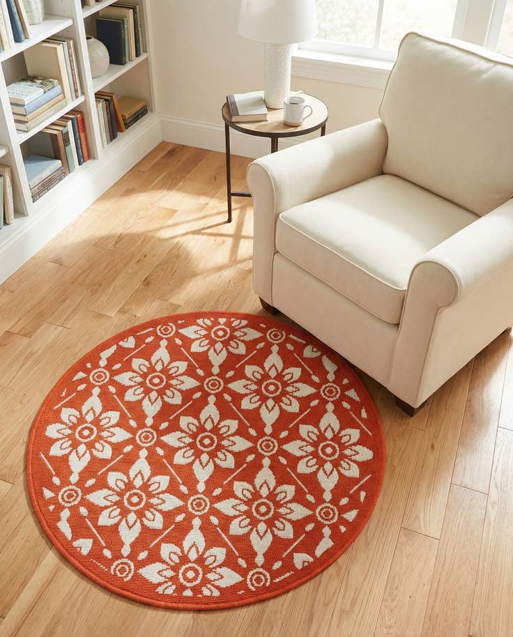 Detail image of 3' x 3' Easy-Clean Lattice Indoor / Outdoor Round Rug