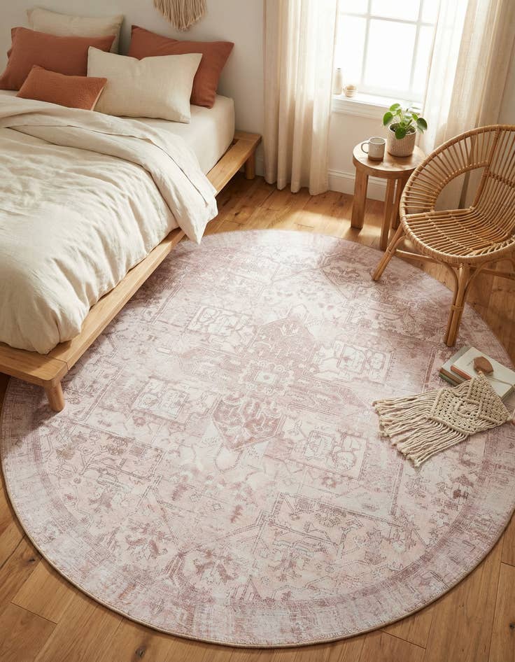Detail image of 7' 6 x 7' 6 Washable Timeless Round Rug