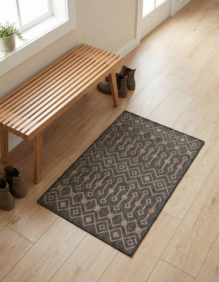 Detail image of 2' x 3' Washable Lattice Indoor / Outdoor Rug