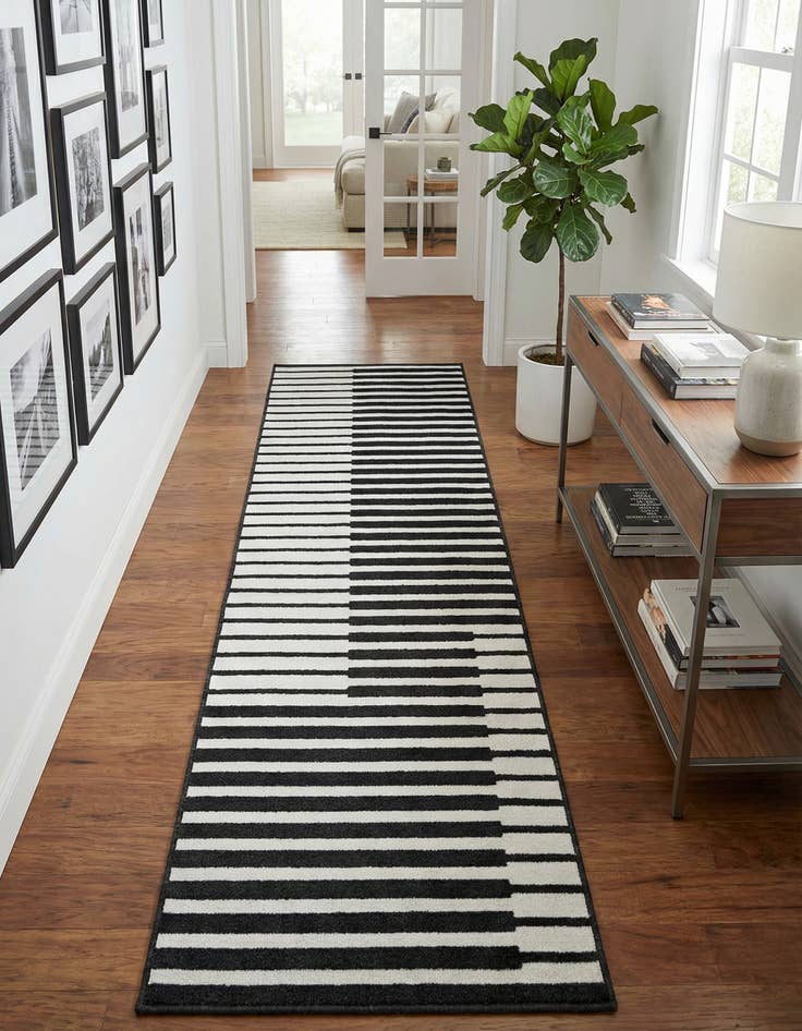 Detail image of 2' 7 x 10' Oslo Runner Rug