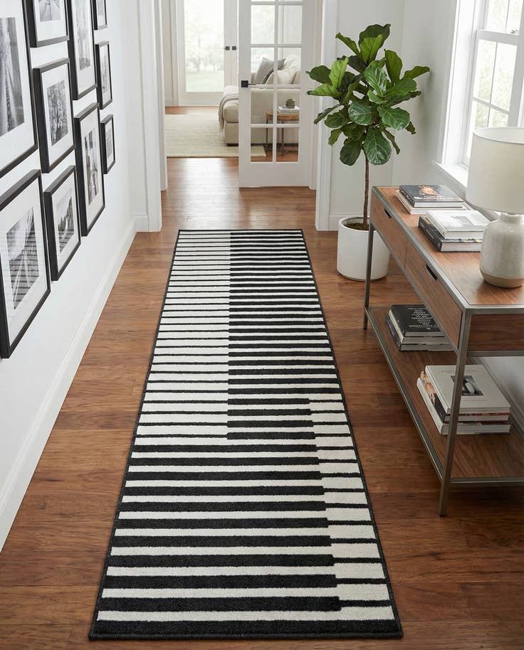 Detail image of 2' 7 x 10' Oslo Runner Rug