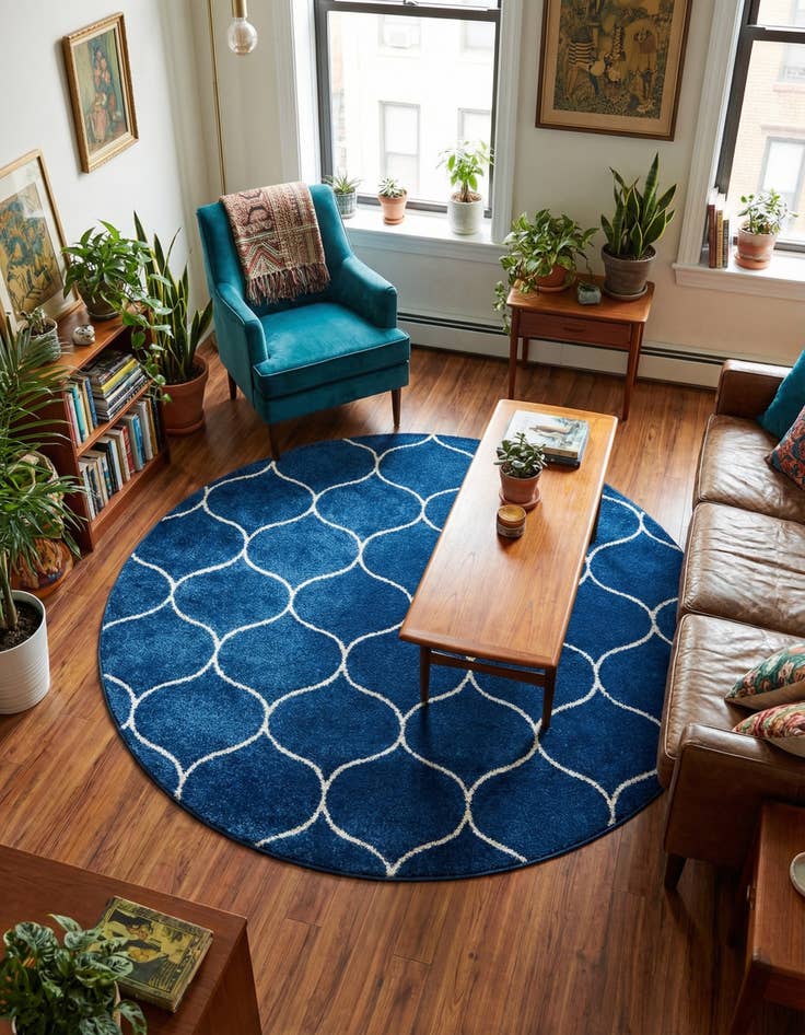 Detail image of 7' x 7' Lattice Frieze Round Rug