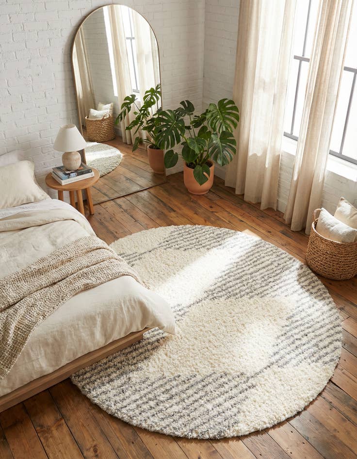 Detail image of 8' x 8' Infinity Shag Round Rug