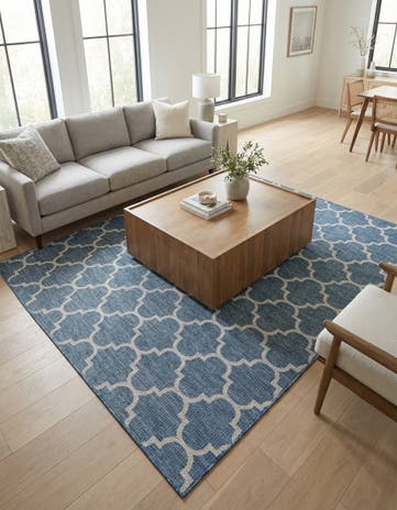 7' 10 x 7' 10 Easy-Clean Lattice Indoor / Outdoor Square Rug