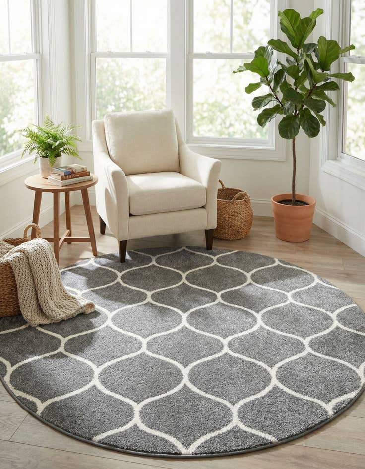 Detail image of 7' 10 x 7' 10 Lattice Frieze Round Rug