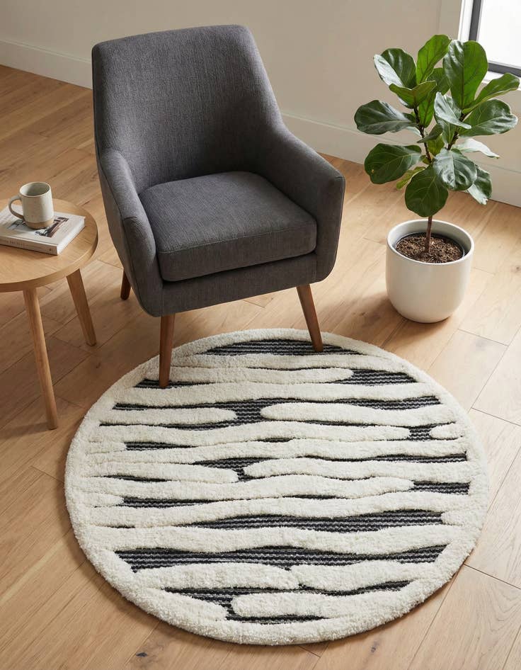 Detail image of 3' x 3' Prismatic Round Rug