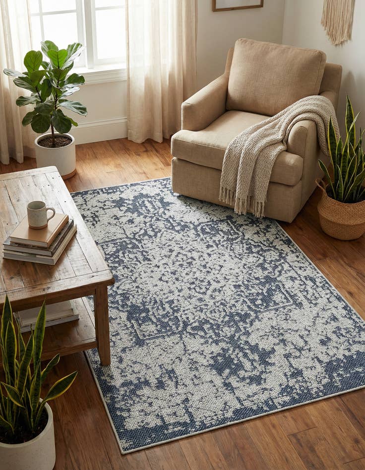 Detail image of 4' 1 x 6' 1 Easy-Clean Traditional Indoor / Outdoor Rug