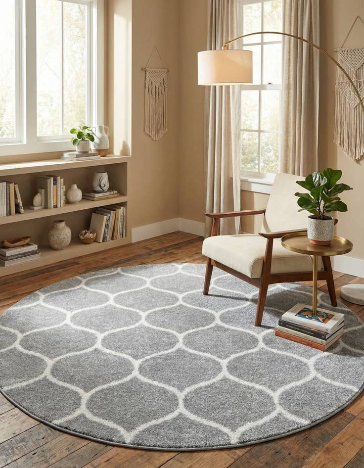 Detail image of 7' x 7' Lattice Frieze Round Rug