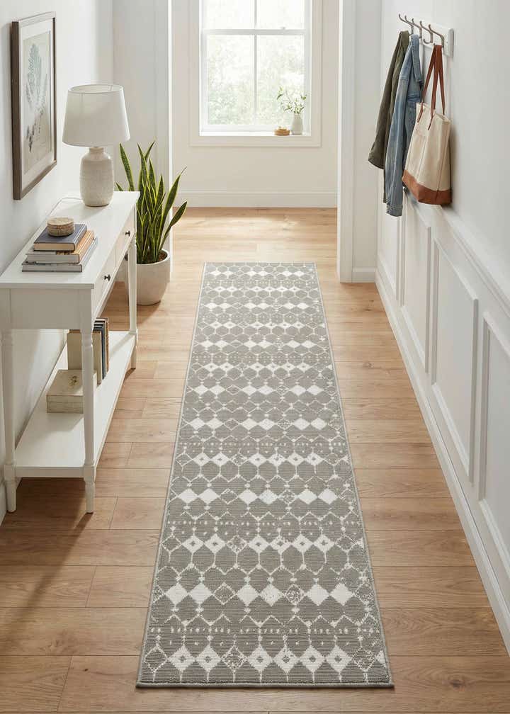 2' x 8' Easy-Clean Lattice Indoor / Outdoor Runner Rug