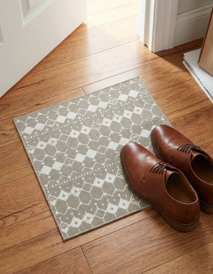 Detail image of 1' 3 x 1' 3 Washable Lattice Indoor / Outdoor Sample Rug