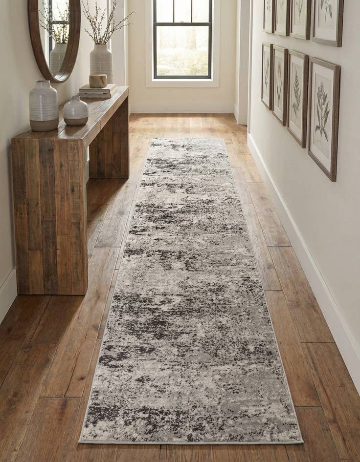 Detail image of  2' 7 x 13' Leipzig Runner Rug