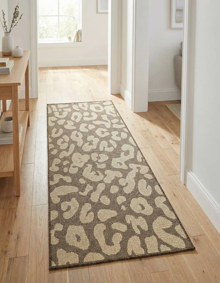 Detail image of 2' 7 x 6' Dunes Runner Rug