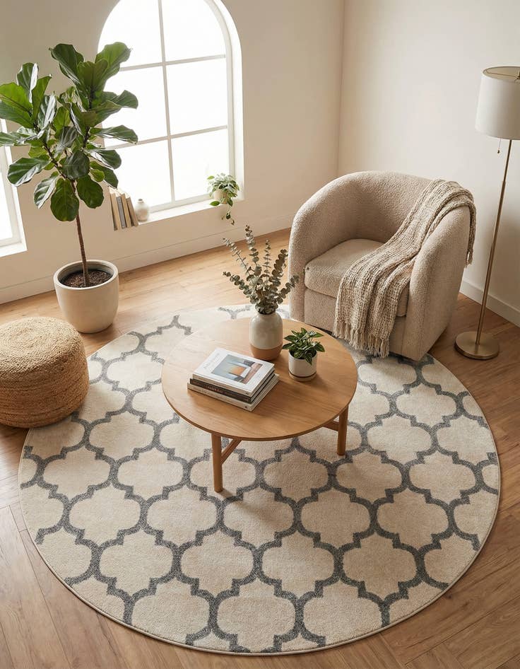 Detail image of 7' 10 x 7' 10 Lattice Round Rug