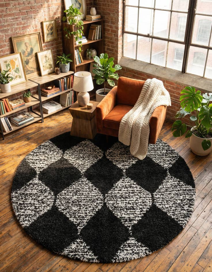 Detail image of 7' x 7' Serenity Shag Round Rug