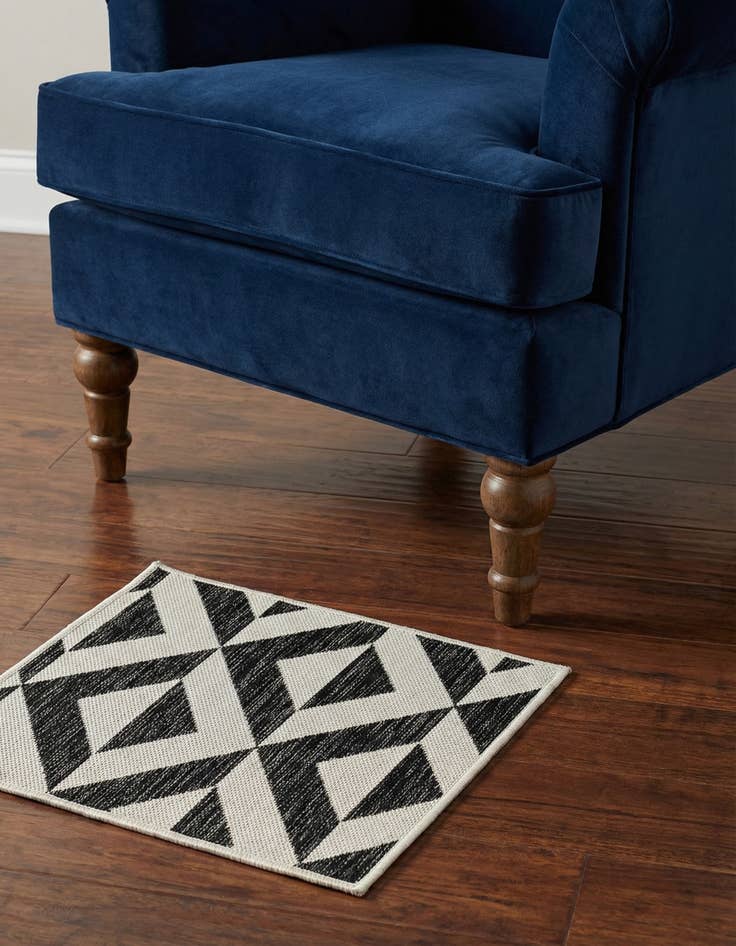 Detail image of 1' 4 x 1' 4 Washable Jill Zarin Napa Indoor / Outdoor Sample Rug