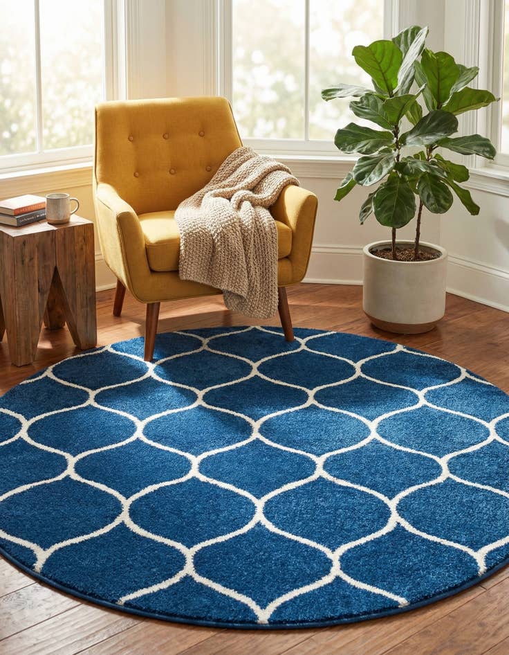 Detail image of 6' x 6' Lattice Frieze Round Rug