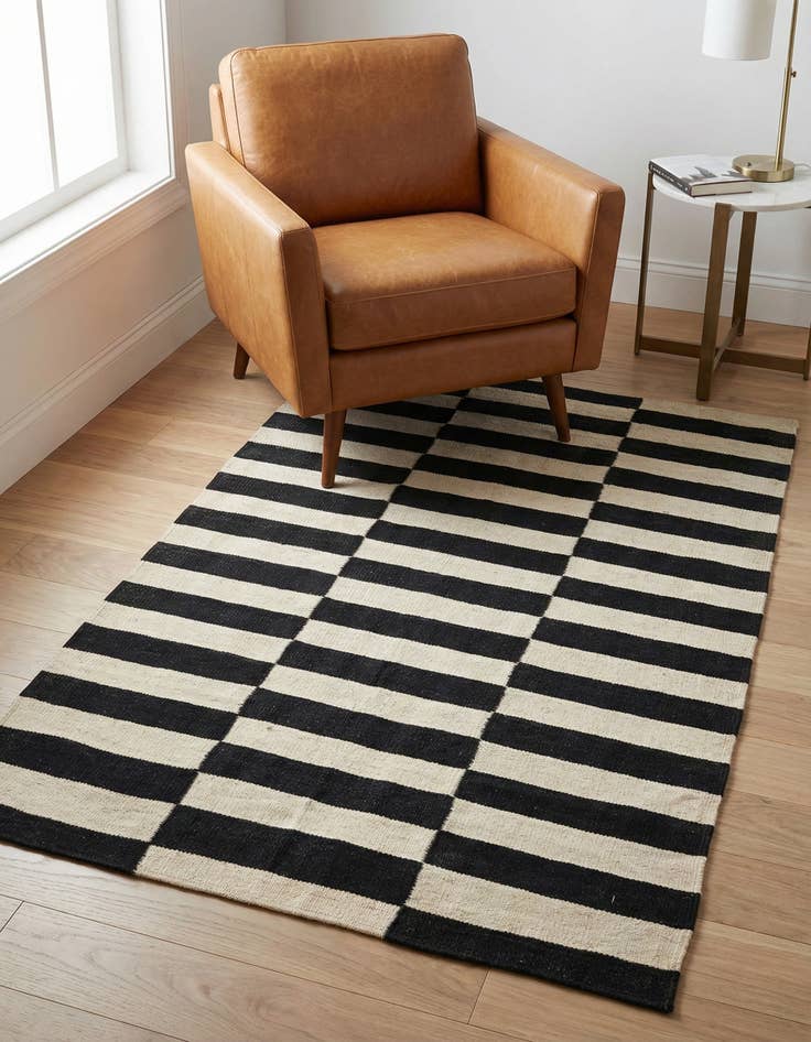 Detail image of 3' 2 x 4' 9 Hand Woven Kilim Modern Wool Rug