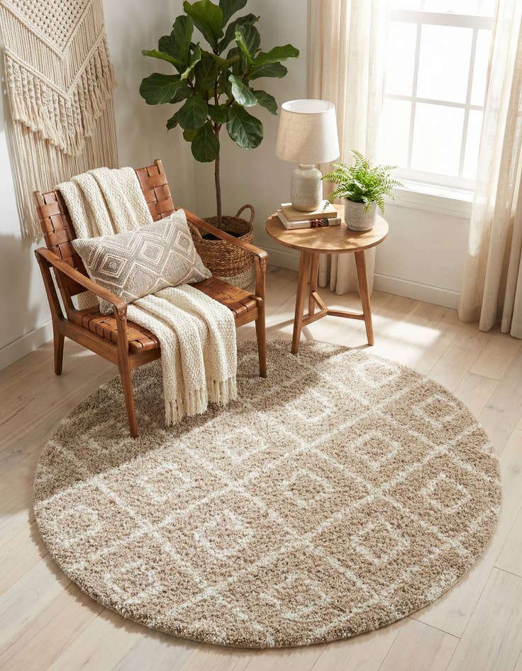 Detail image of 6' x 6' Lattice Shag Round Rug