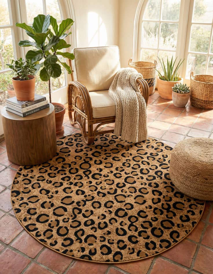 Detail image of 6' 1 x 6' 1 Safari Round Rug