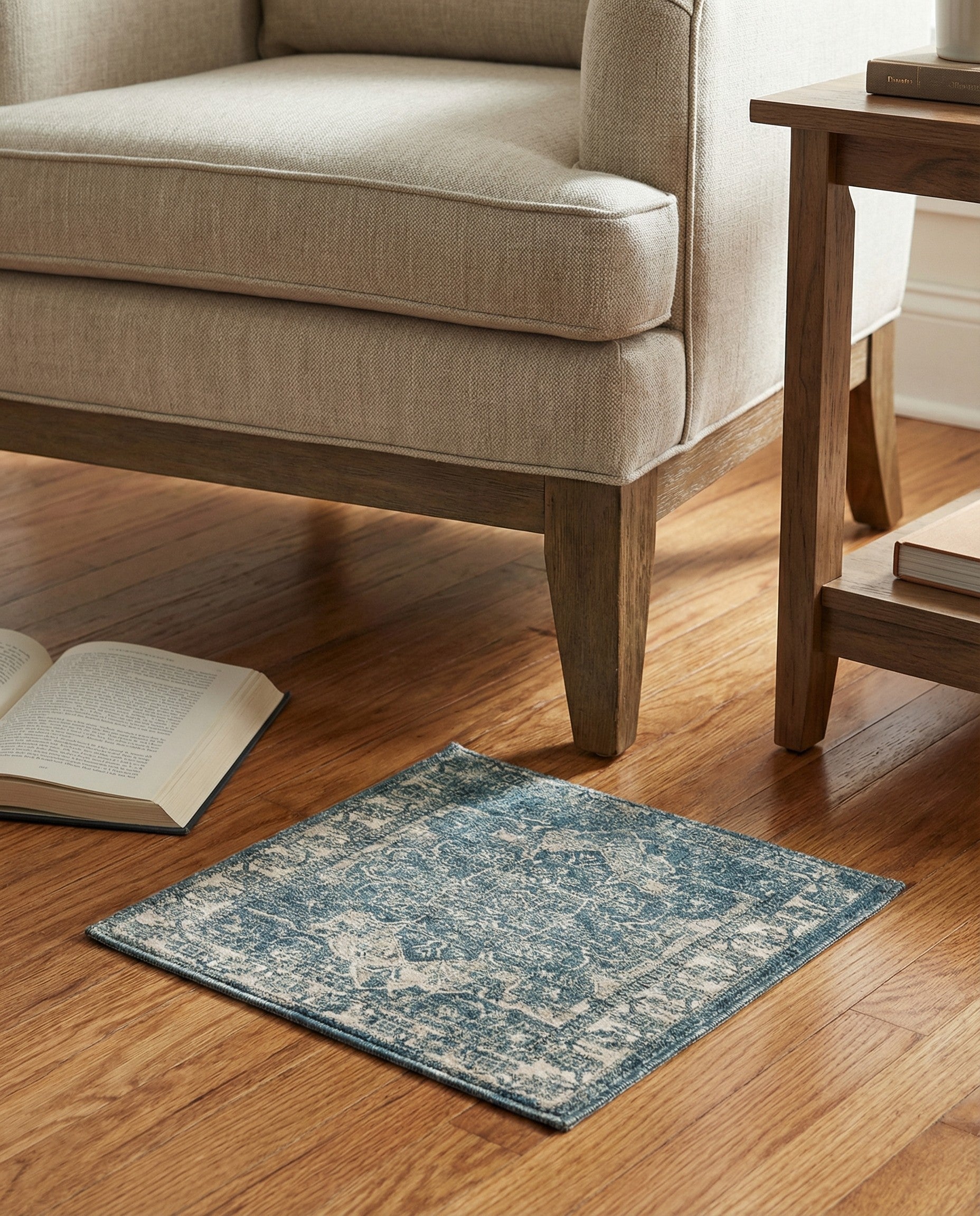 1' 4 x 1' 4 Isabella Sample Rug