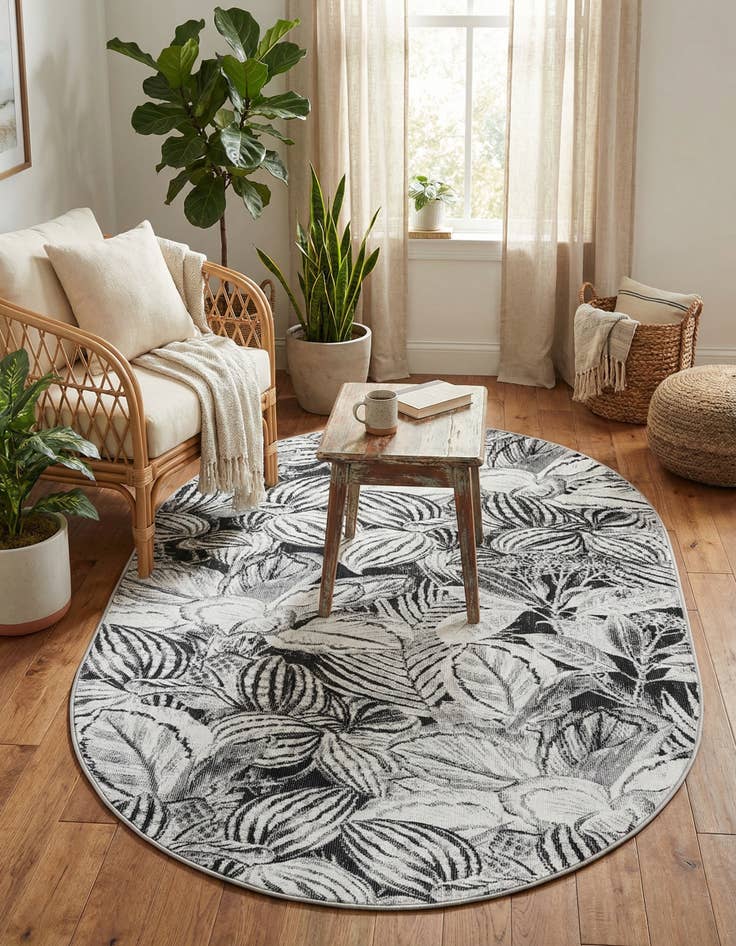 Detail image of 4' x 6' Blossom Oval Rug