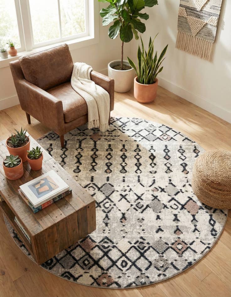 Detail image of 7' x 7' Cherokee Round Rug