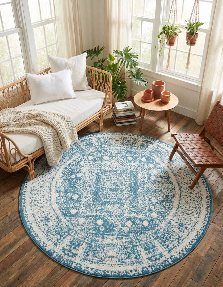 Detail image of 8' x 8' Venice Round Rug