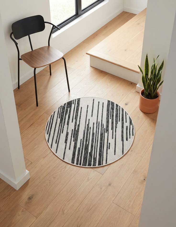 Detail image of  3' x 3'  Washable Modern Indoor / Outdoor Round Rug