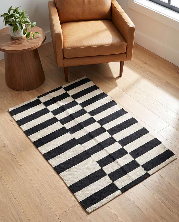 2' 8 x 3' 9 Hand Woven Kilim Modern Wool Rug