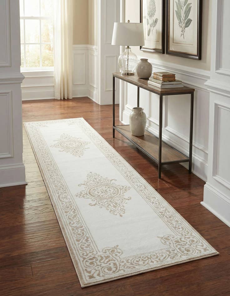 Detail image of 2' 6 x 10' Hermitage Runner Rug