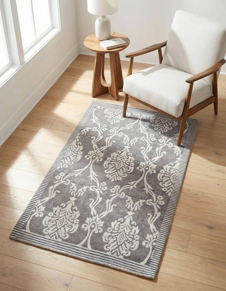 Detail image of 3' 1 x 4' 11 Hand Knotted Darya Wool Rug