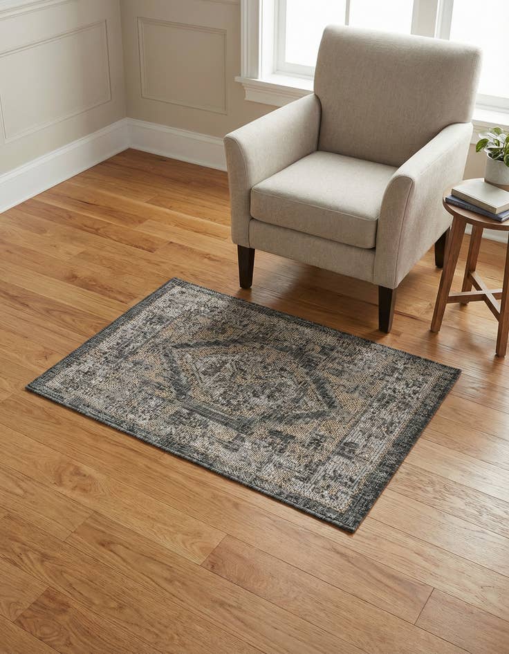 Detail image of 2' x 3'  Washable Traditional Indoor / Outdoor Rug