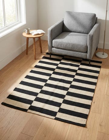 2' 8 x 3' 9 Hand Woven Kilim Modern Wool Rug