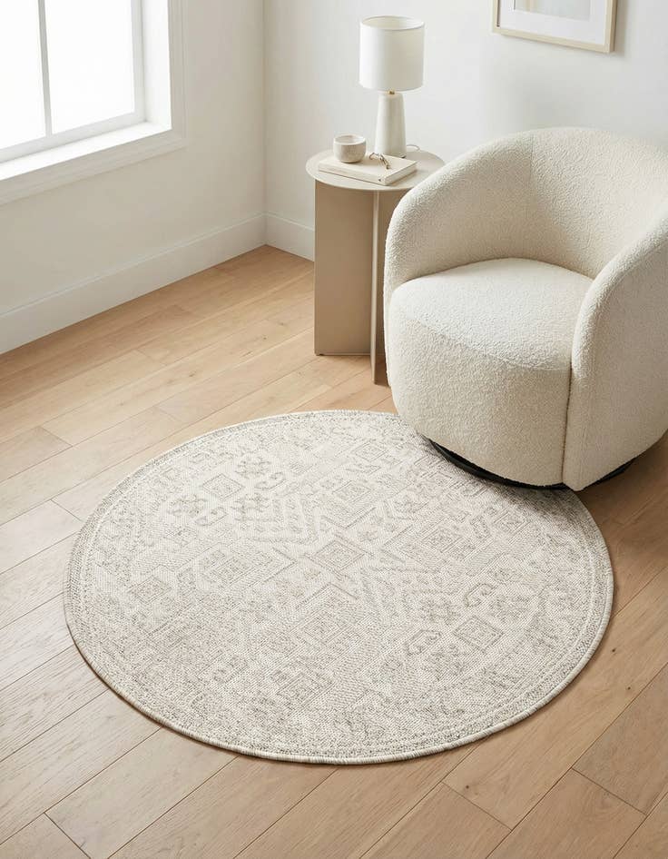 Detail image of 3' x 3' Washable Aztec Indoor / Outdoor Round Rug