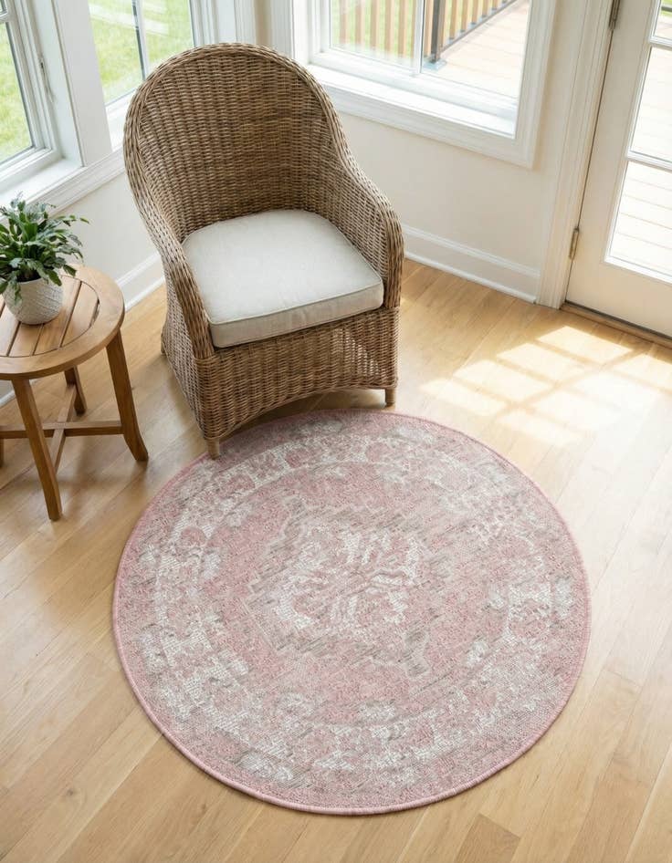 Detail image of 3' x 3'  Washable Traditional Indoor / Outdoor Round Rug
