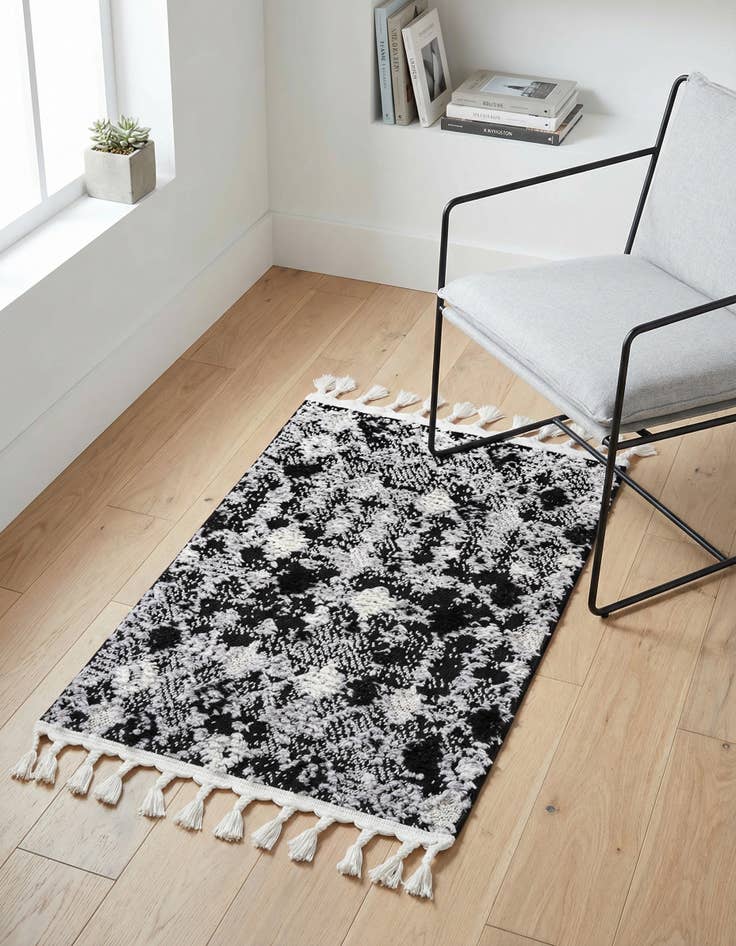 Detail image of  2' x 3' 2 Cherokee Rug