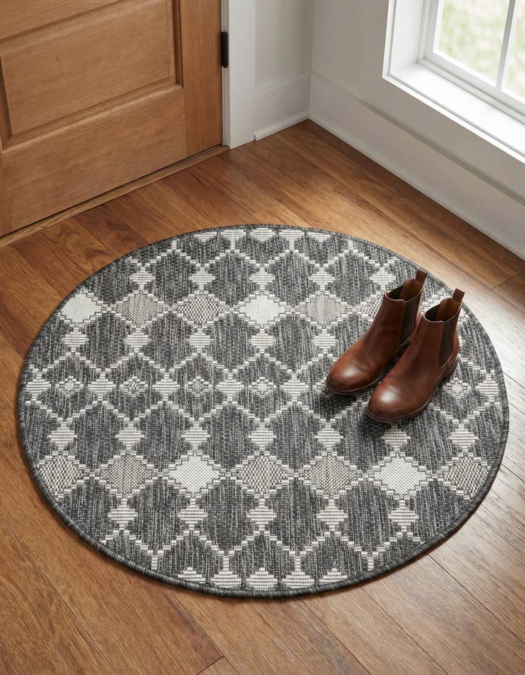 Detail image of 3' x 3' Easy-Clean Trellis Indoor / Outdoor Round Rug