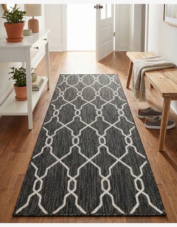 2' x 6' Easy-Clean Lattice Indoor / Outdoor Runner Rug